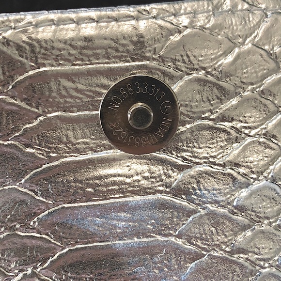 XLG Slim~Glamours Shiny Silver Reptile Textured Envelope Fashion Handbag Purse - Picture 11 of 16